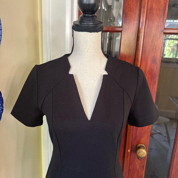 TAHARI | Black Knee-Length Dress with Notched V-Neck, Size 4 - Picture 3 of 10